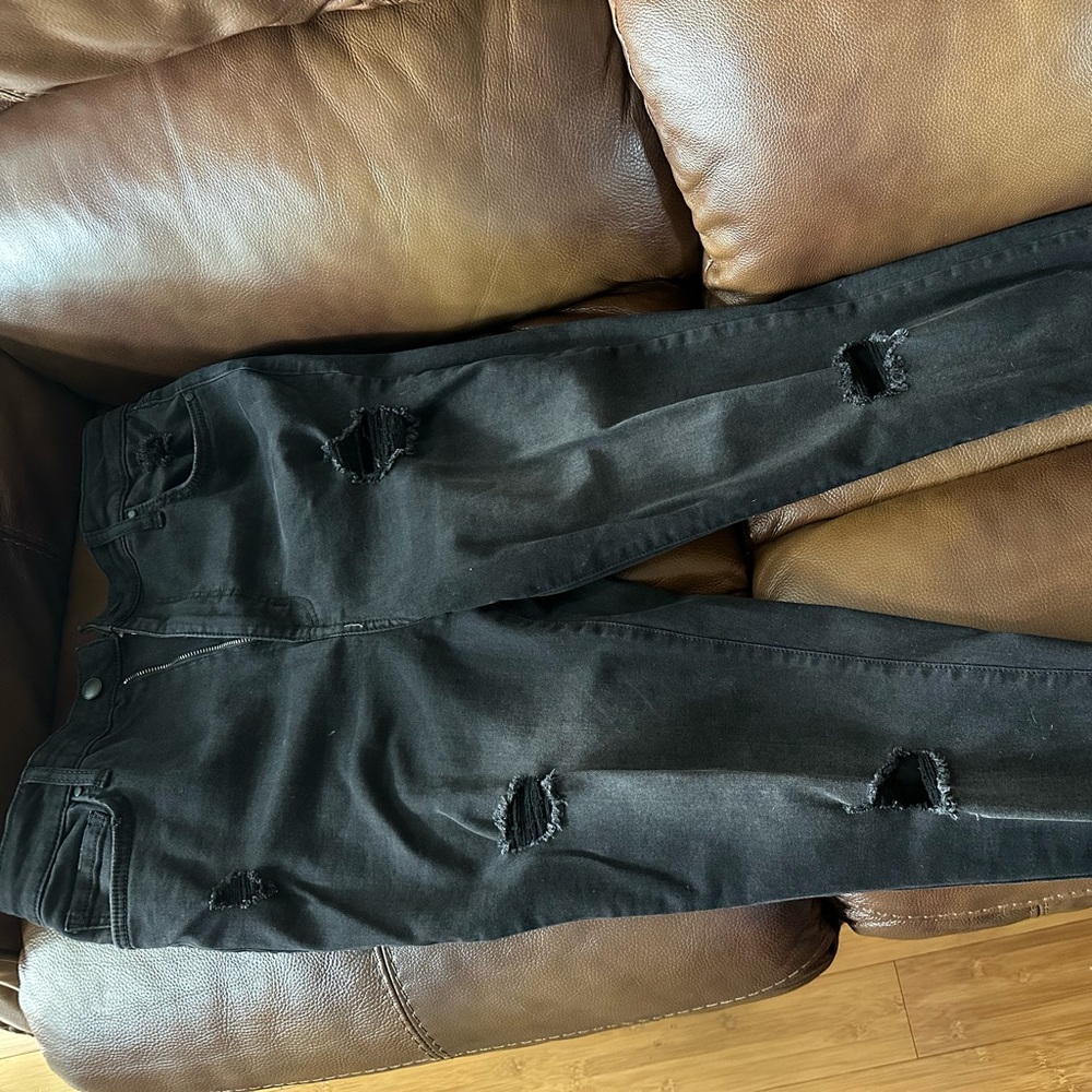 Black womens Forever 21 jeans, size 31. High rise skinny. New with tags